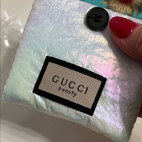 ✨Gucci Beauty Heart Mirror with Iridescent Floral Pouch NEW - Picture 4 of 5